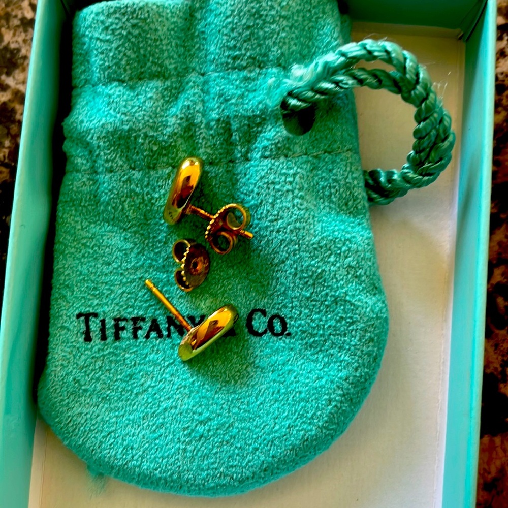 Elsa Peretti Tiffani&Co brand new teardrop earrings, 18k gold, 10mm long